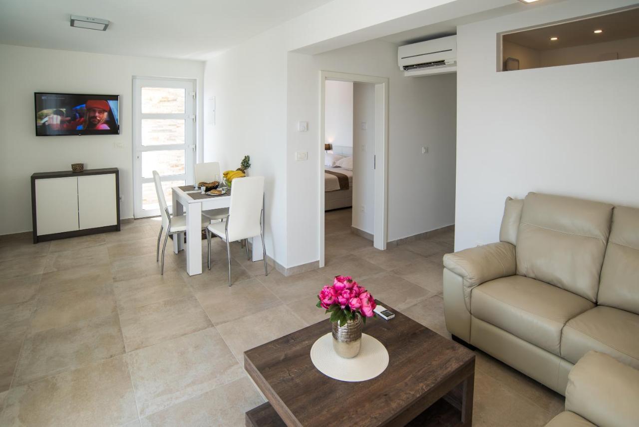 Elsa Apartments Celina Luaran gambar