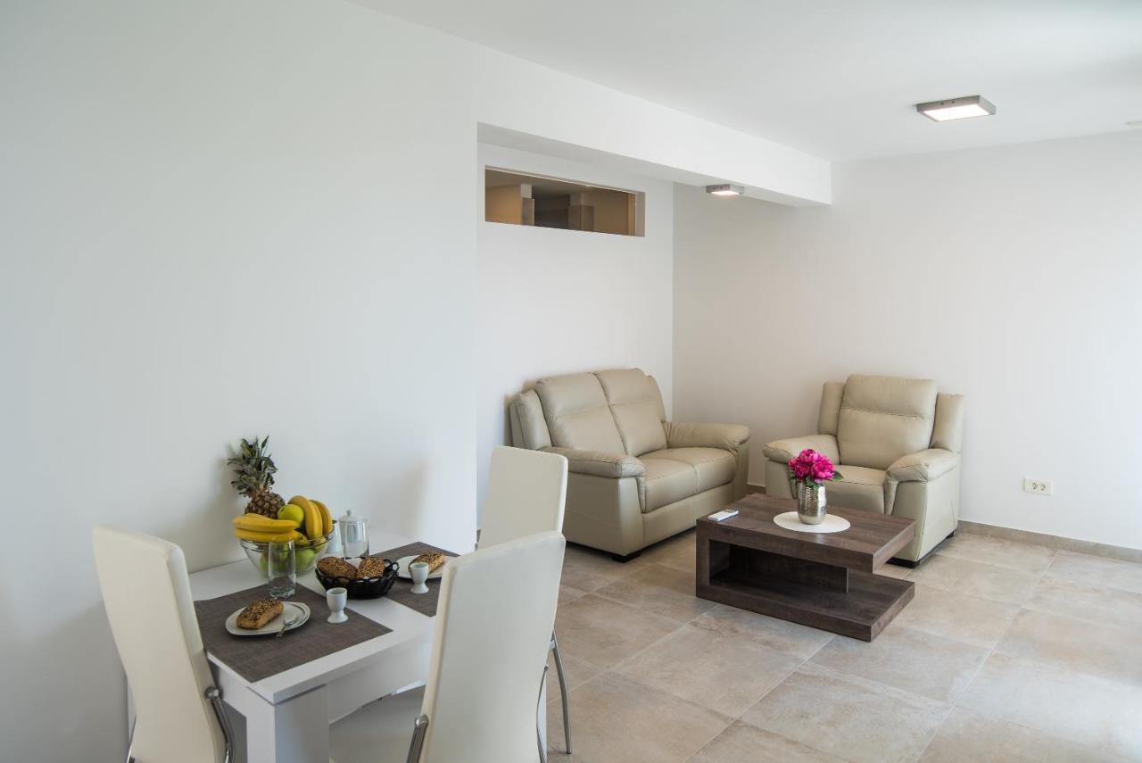 Elsa Apartments Celina Luaran gambar